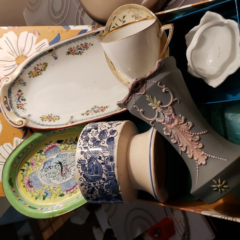 Mystery Estate Sale Tea Room - Picture 5 of 6